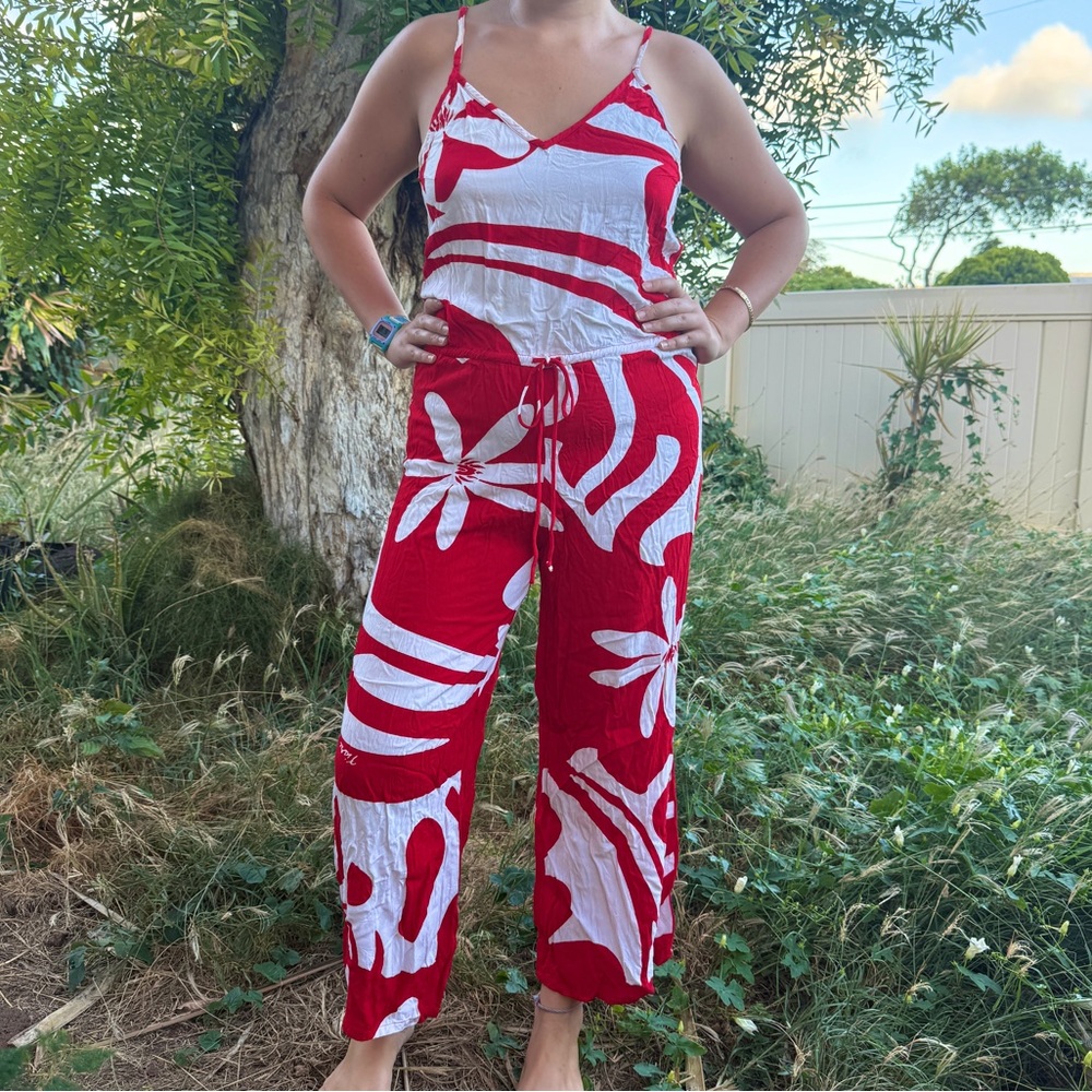 Vintage Hawaii Tiare Teiti Tahiti Red and White floral Women's Jumpsuit